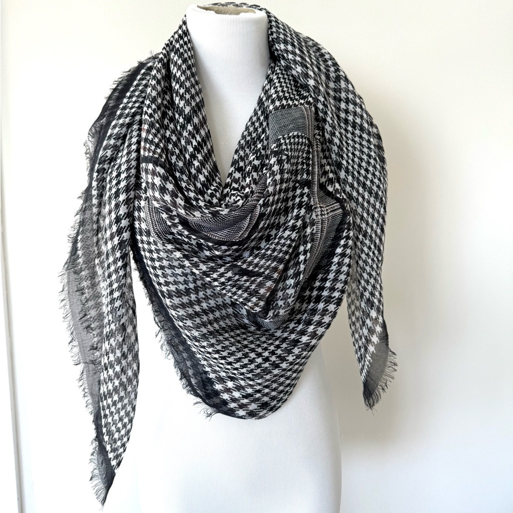 Gucci Black and White Houndstooth Scarf